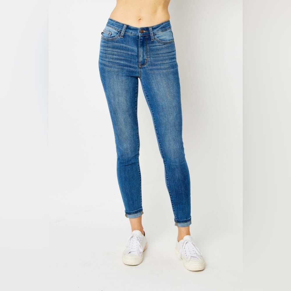 BOUTIQUE Judy Blue Full Size Cuffed Hem Skinny Jeans, in Medium Blue